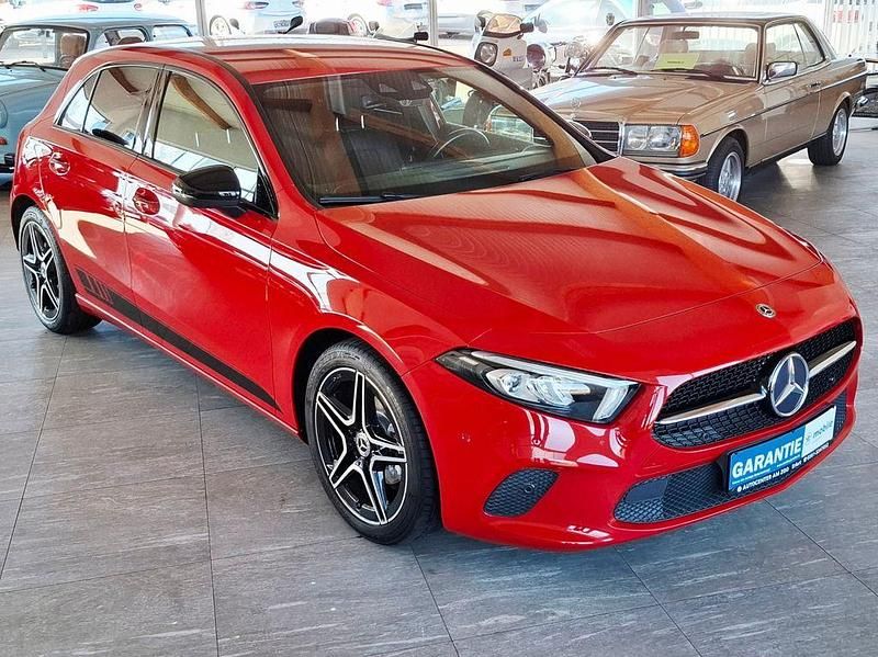 Gebraucht Mercedes A180 136 PS (100 kW) 2019 Rot Limousine