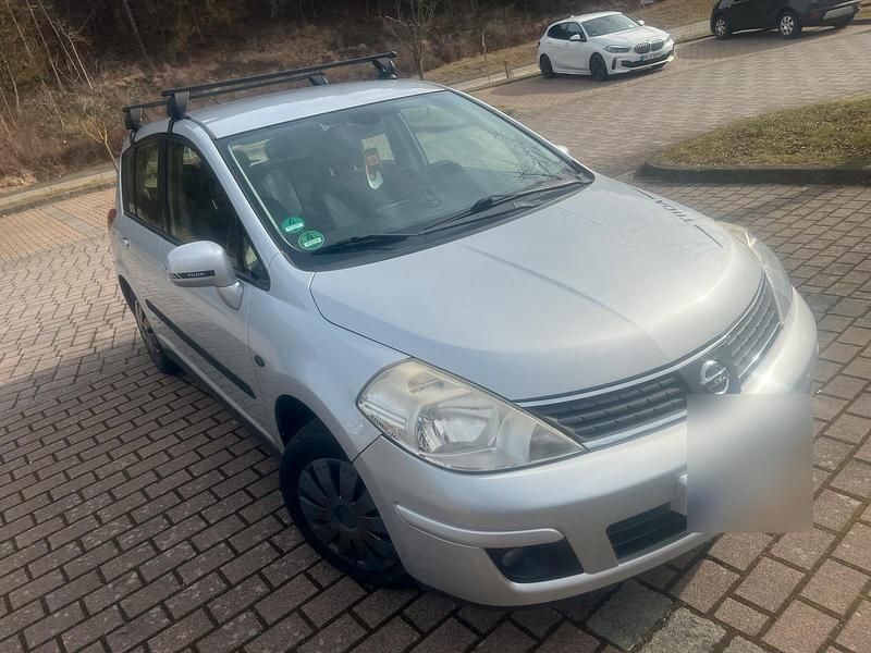 Gebraucht Nissan Tiida 114 PS (83 kW) 2009 Silber Kleinwagen