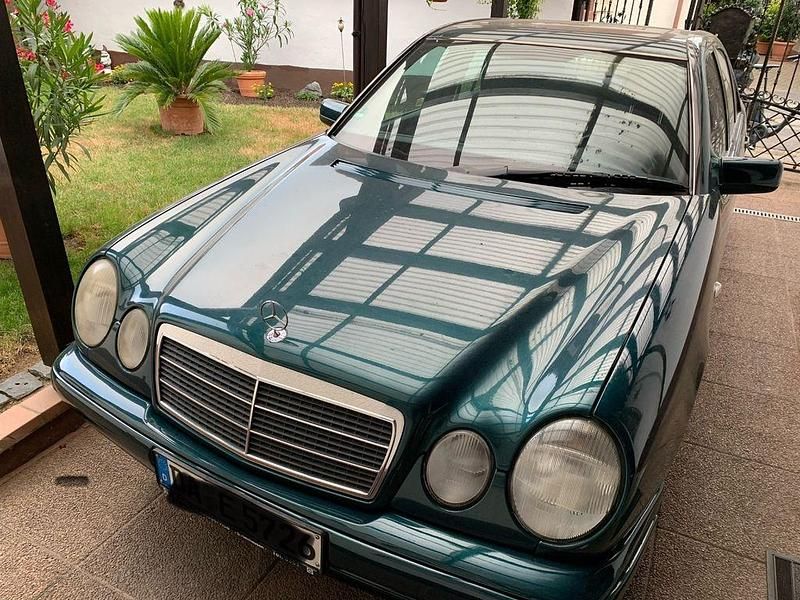 Grün Gebraucht 1996 Mercedes E200 Elegance Limousine | 4.750 € (Teuer) - Bild 1/4