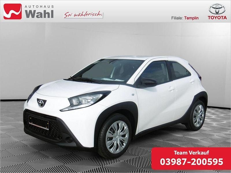 Super white 2 Neu 2025 Toyota Aygo Play Kleinwagen | 17.990 € - Bild 1/4