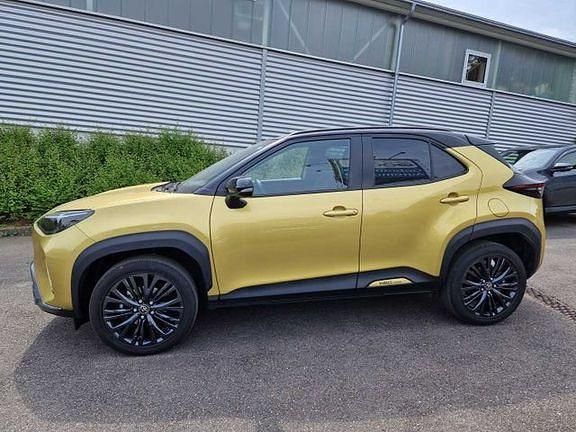 Gebraucht Toyota Yaris Hybrid Advance 116 PS (85 kW) 2023 Warm gold metallic, dach schwarz SUV