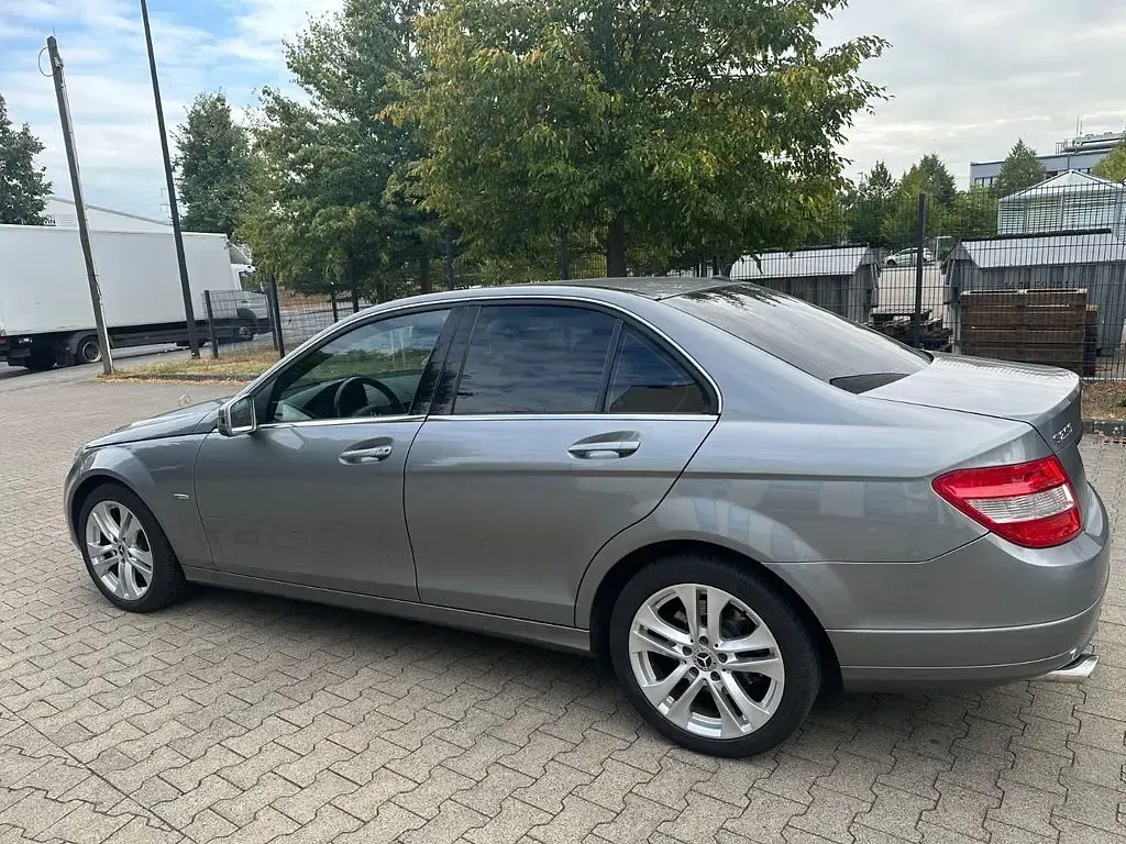 Gebraucht Mercedes C200 184 PS (135 kW) 2011 Silber Limousine