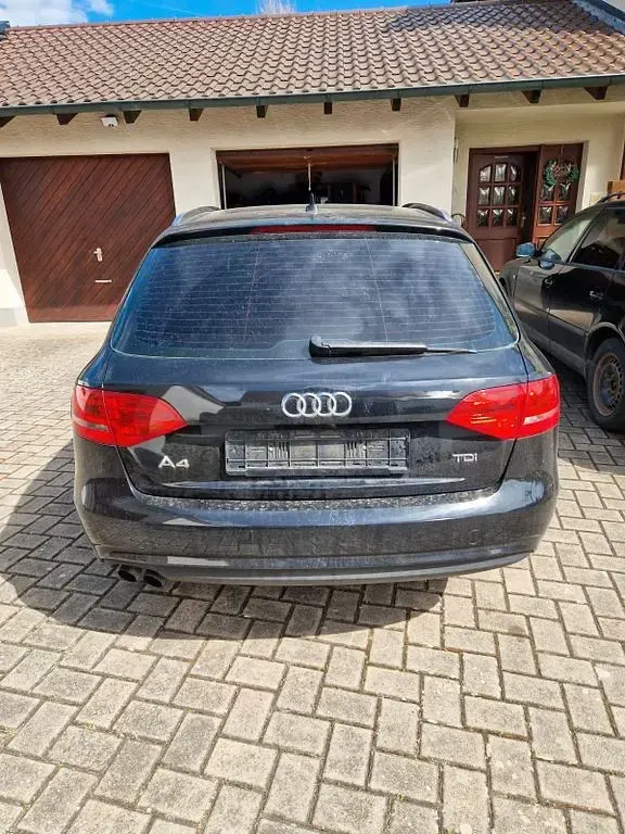 Gebraucht Audi A4 Attraction 177 PS (130 kW) 2013 Schwarz Kombi