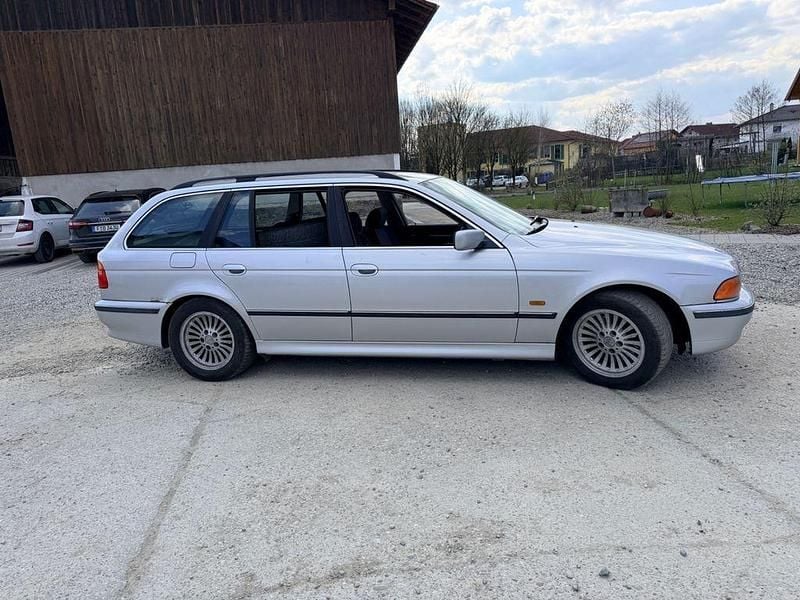 Gebraucht BMW 523 170 PS (125 kW) 1998 Silber Kombi