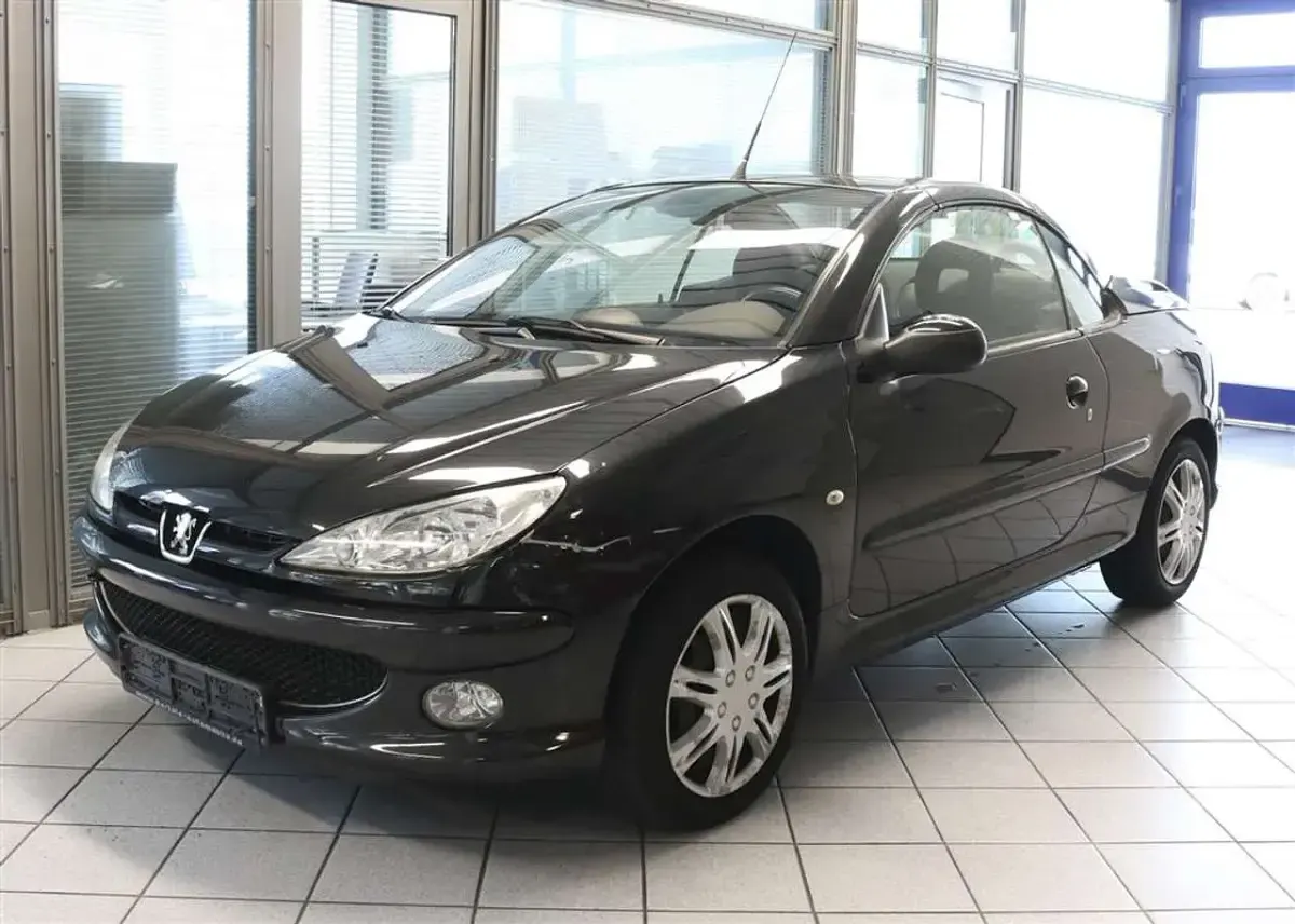 Gebraucht Peugeot 206 109 PS (80 kW) 2005 Schwarzmet. Cabrio