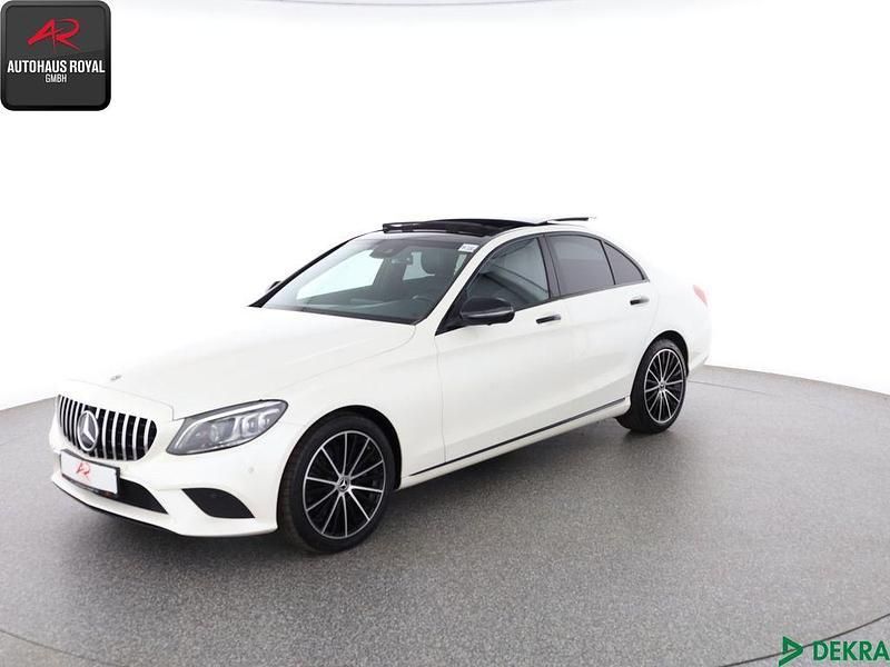Weiß Gebraucht 2019 Mercedes C300 Limousine | 30.620 € (Fairer Preis) - Bild 1/4