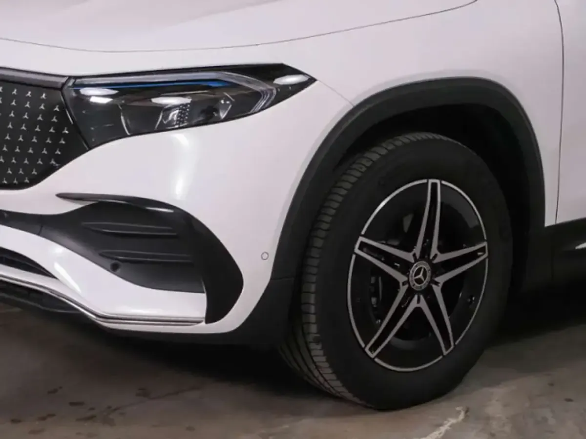 Gebraucht Mercedes EQB300 AMG 167 kW (228 PS) 2025 Polarweiß uni SUV