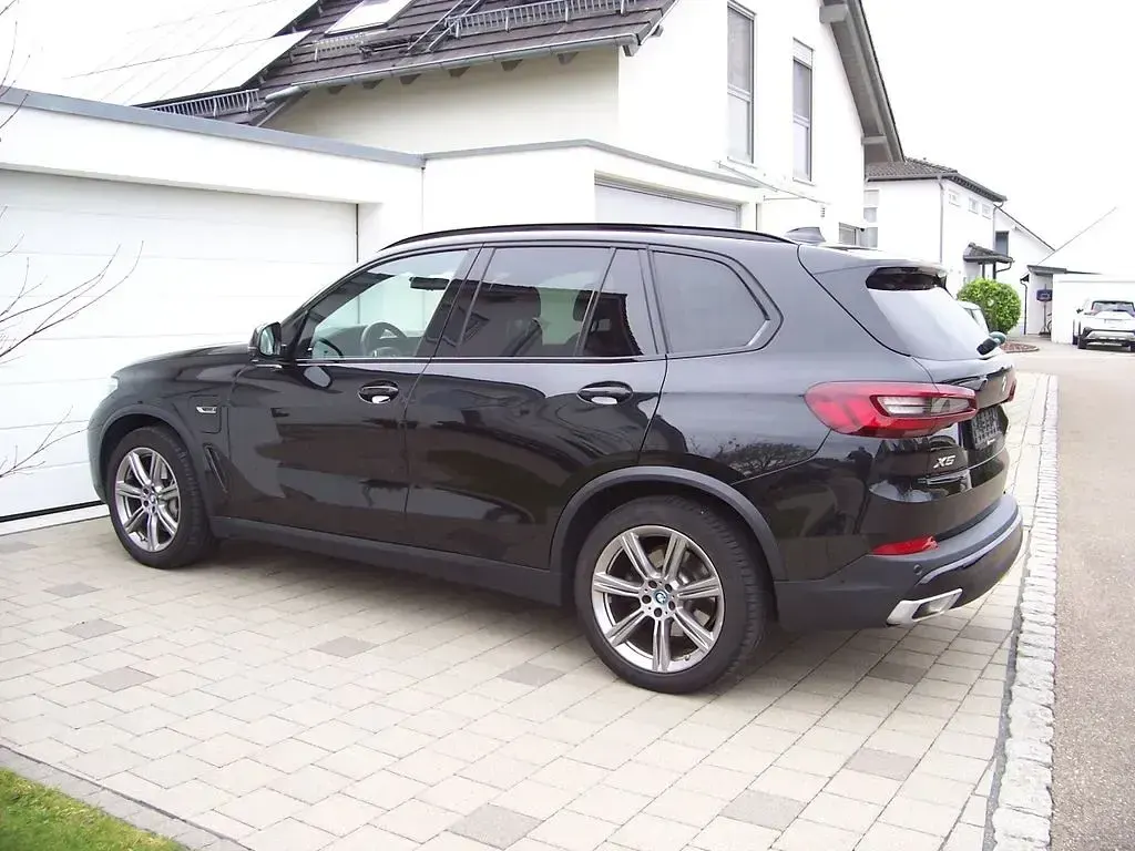 Gebraucht BMW X5 394 PS (289 kW) 2022 Saphirschwarzmetallic SUV