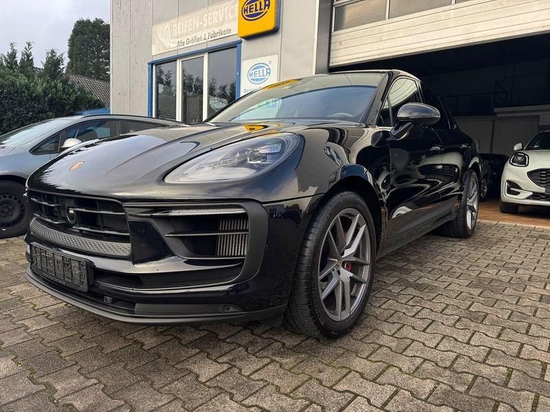 Tiefschwarz Gebraucht 2021 Porsche Macan SUV | 58.999 € (Superpreis) - Bild 1/4