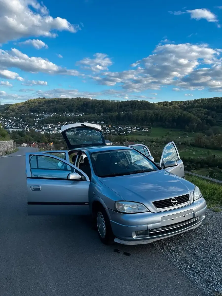 Gebraucht Opel Astra 101 PS (74 kW) 2002 Silber Limousine