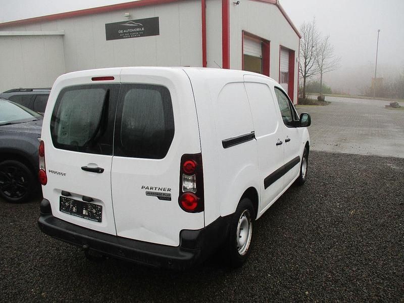 Gebraucht Peugeot Partner Premium 99 PS (72 kW) 2018 Weiß Van / Kleinbus