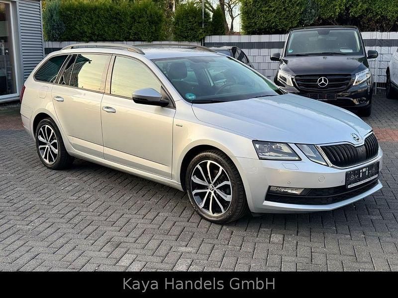 Silber Gebraucht 2019 Skoda Octavia Soleil Kombi | 8.999 € (Superpreis) - Bild 1/4