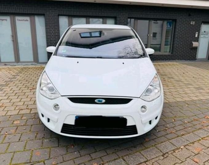 Weiß Gebraucht 2010 Ford S-MAX S Van / Kleinbus | 4.900 € (Fairer Preis) - Bild 1/4