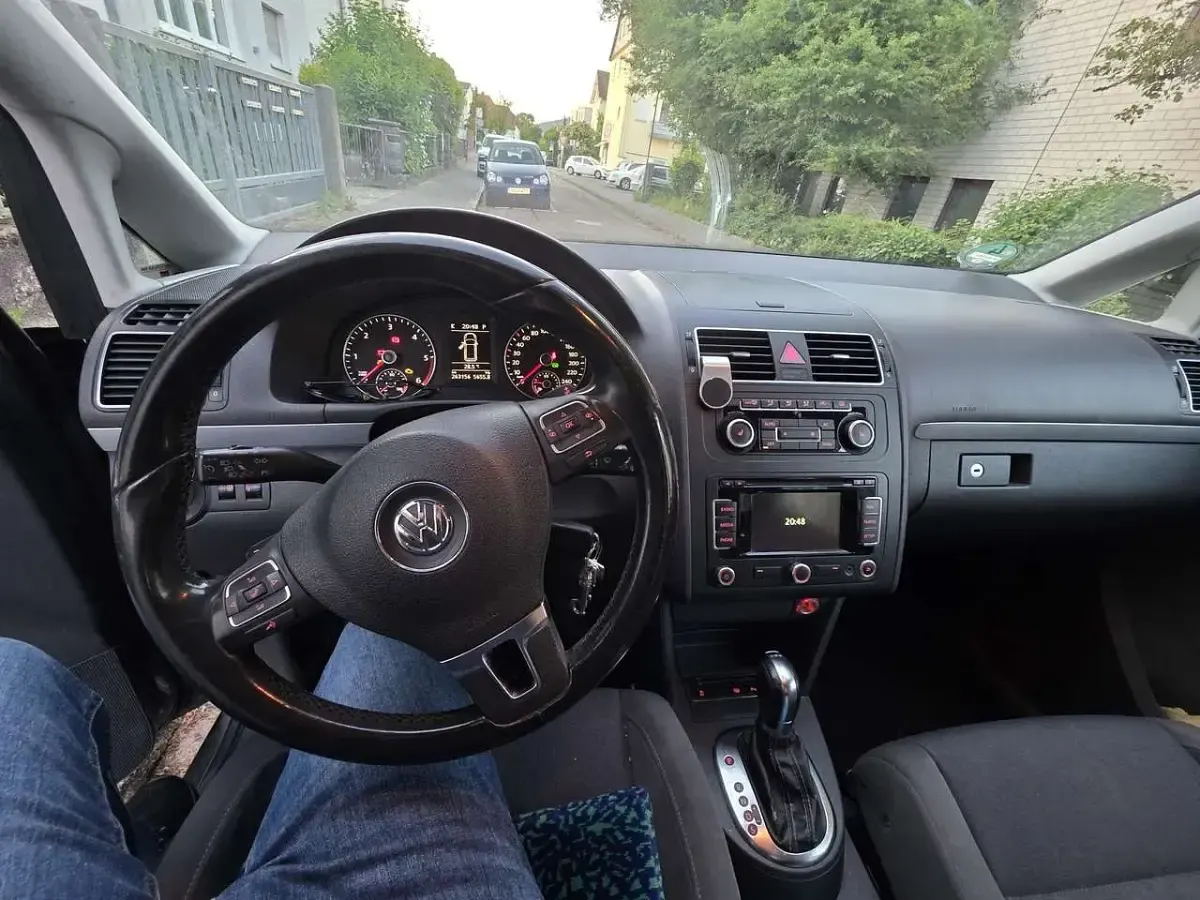 Gebraucht VW Touran Style 105 PS (77 kW) 2011 Silber Van / Kleinbus