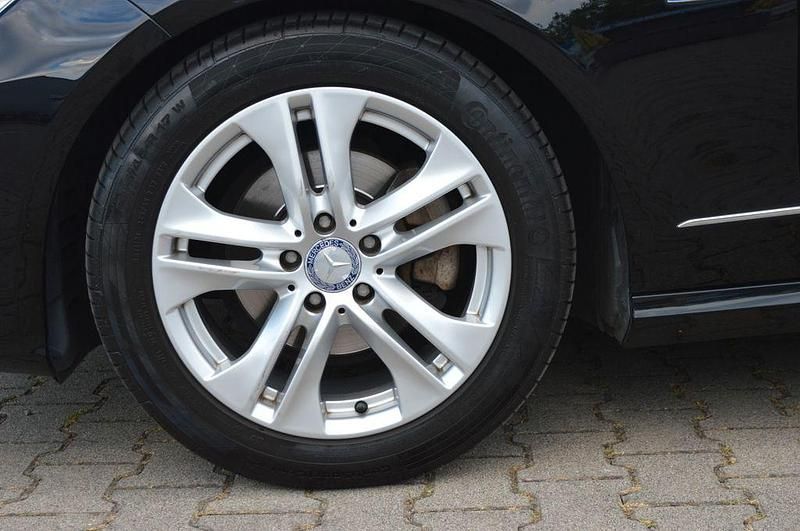 Gebraucht Mercedes E200 184 PS (135 kW) 2011 Schwarz Limousine