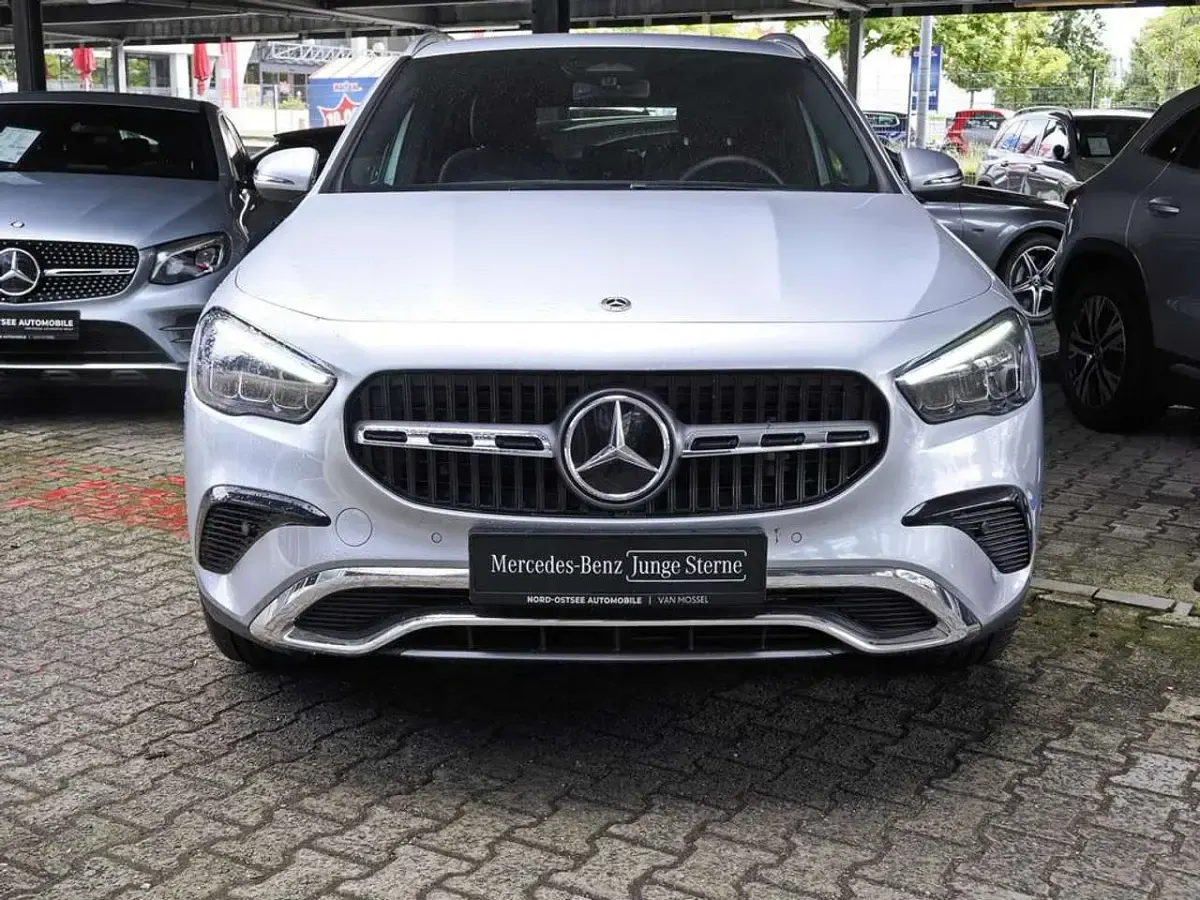 Gebraucht Mercedes GLA200 Progressive 150 PS (110 kW) 2025 Metalliclack hightechsilber SUV
