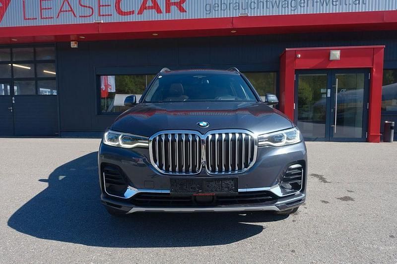 Grau Gebraucht 2019 BMW X7 Sport Line SUV | 41.990 € (Guter Preis) - Bild 1/4