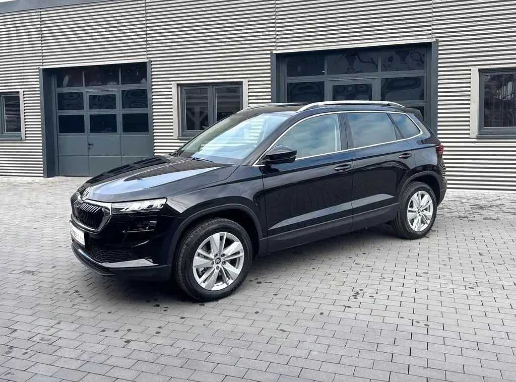 Neu Skoda Karoq Selection 150 PS (110 kW) 2025 Schwarz SUV