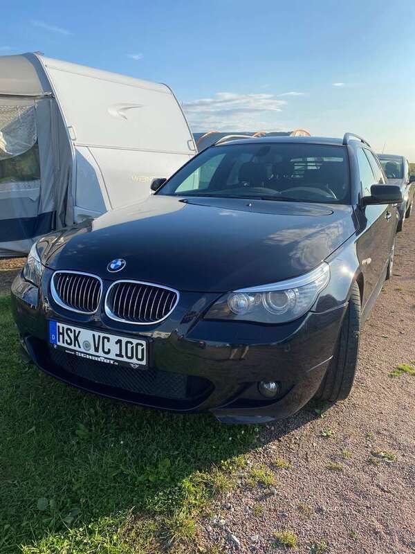 Schwarz Gebraucht 2008 BMW 530 Sport Line Kombi | 3.750 € - Bild 1/4