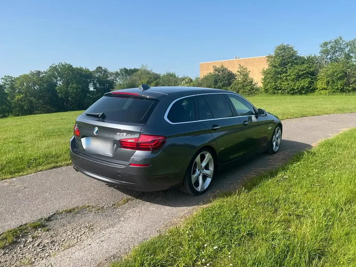 Gebraucht BMW 530 258 PS (189 kW) 2015 Grau Kombi