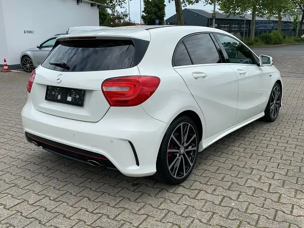 Gebraucht Mercedes A250 Sportline 211 PS (155 kW) 2014 Weiß Kleinwagen
