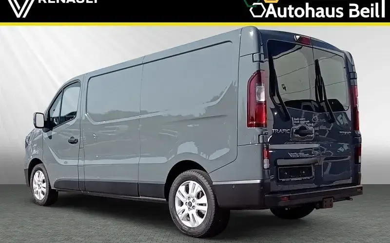 Neu Renault Trafic Komfort 150 PS (110 kW) 2025 Grau Van / Kleinbus