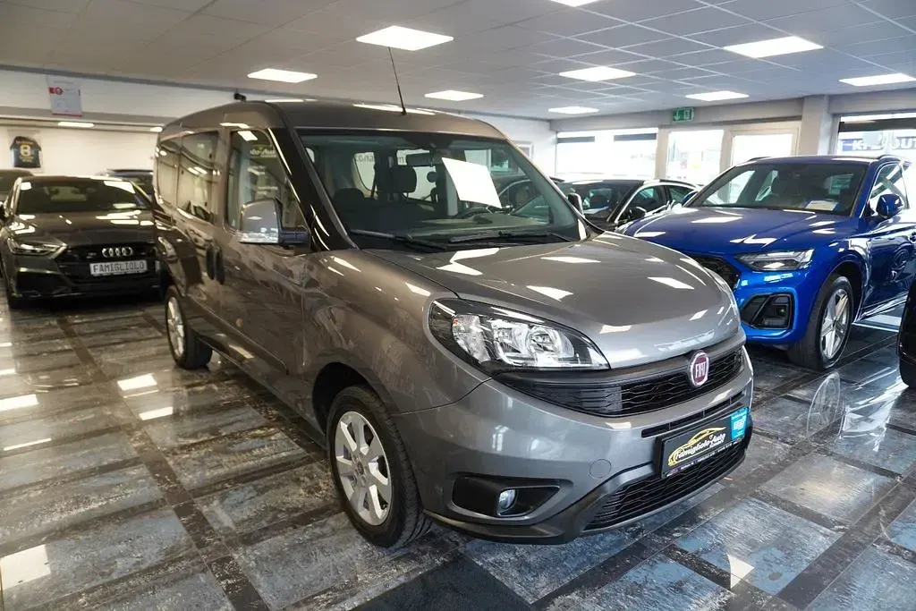 Gebraucht Fiat Doblò Lounge 95 PS (69 kW) 2019 Colore esterno (grau (met)) Van / Kleinbus