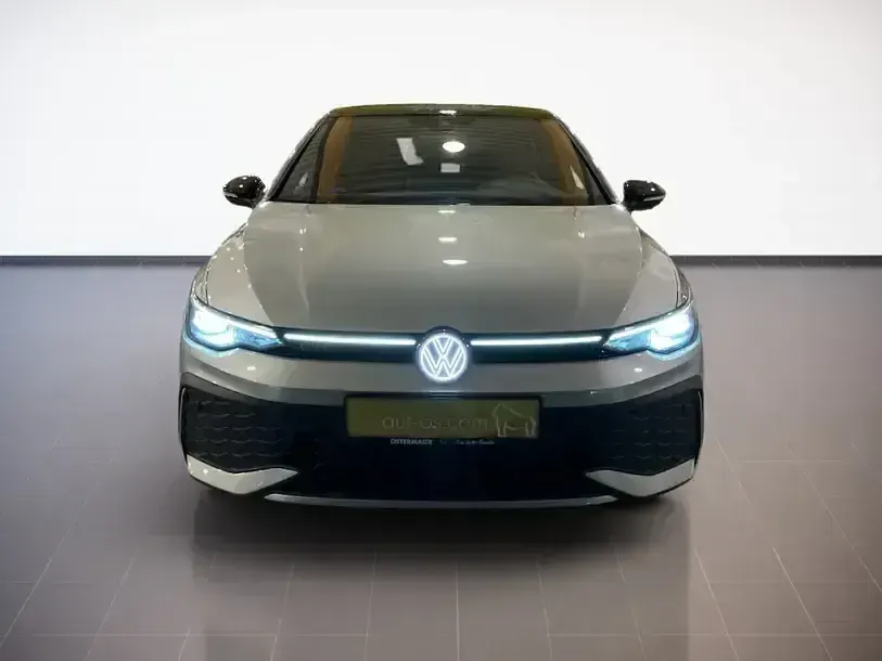 Gebraucht VW Golf VIII GTI 265 PS (194 kW) 2024 Oyster silver metallic schwarz Limousine