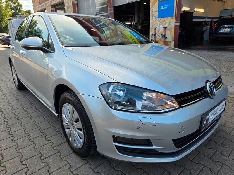 Silber Gebraucht 2015 VW Golf VII Trendline Limousine | 8.450 € (Fairer Preis) - Bild 1/4