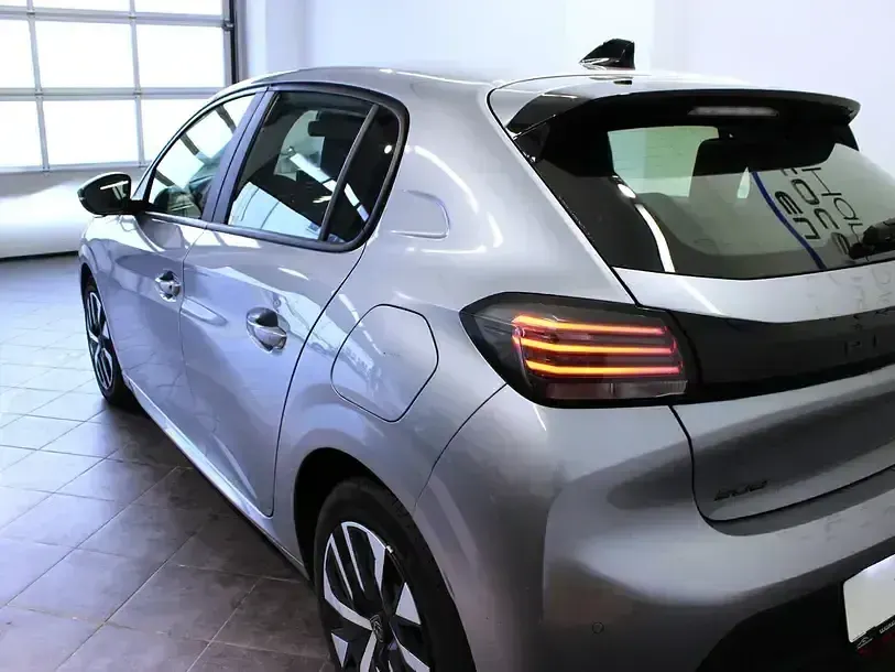 Gebraucht Peugeot 208 Active 101 PS (74 kW) 2024 Grau/typ aussenverkleidung metalliclackierung Kleinwagen