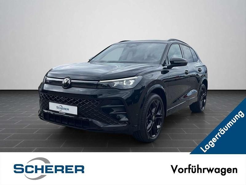 Grenadillschwarz metallic (metallic) Gebraucht 2025 VW Tiguan R-line SUV | 49.490 € (Fairer Preis) - Bild 1/4