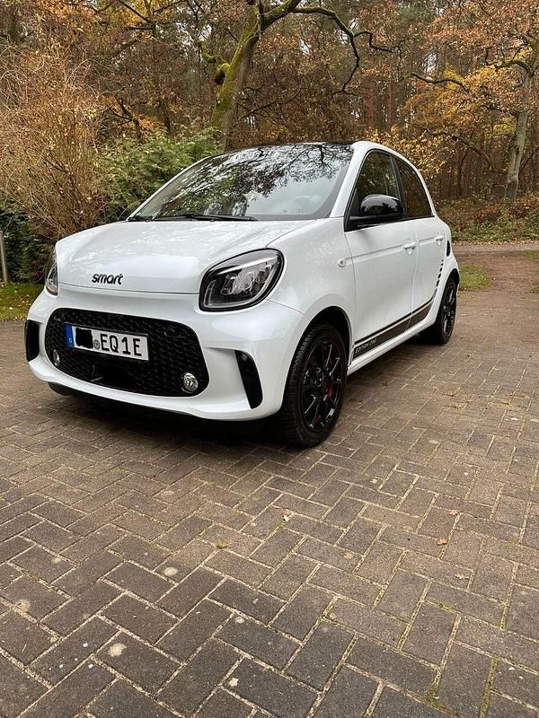 Weiß Gebraucht 2020 Smart ForFour Electric Drive Brabus Kleinwagen | 11.300 € (Fairer Preis) - Bild 1/4