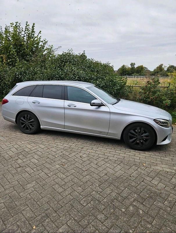 Silber Gebraucht 2018 Mercedes C220 Kombi | 18.700 € (Guter Preis) - Bild 1/4