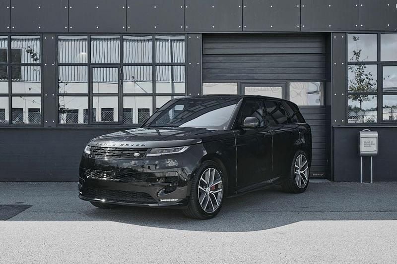 Schwarz Gebraucht 2023 Land Rover Range Rover Sport First Edition SUV | 114.240 € (Superpreis) - Bild 1/4