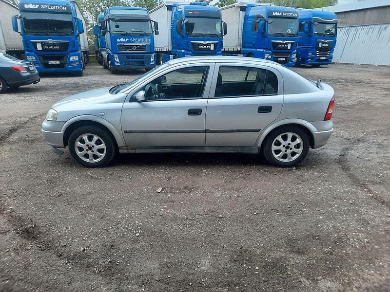 Gebraucht Opel Astra Comfort 101 PS (74 kW) 2001 Silber Limousine