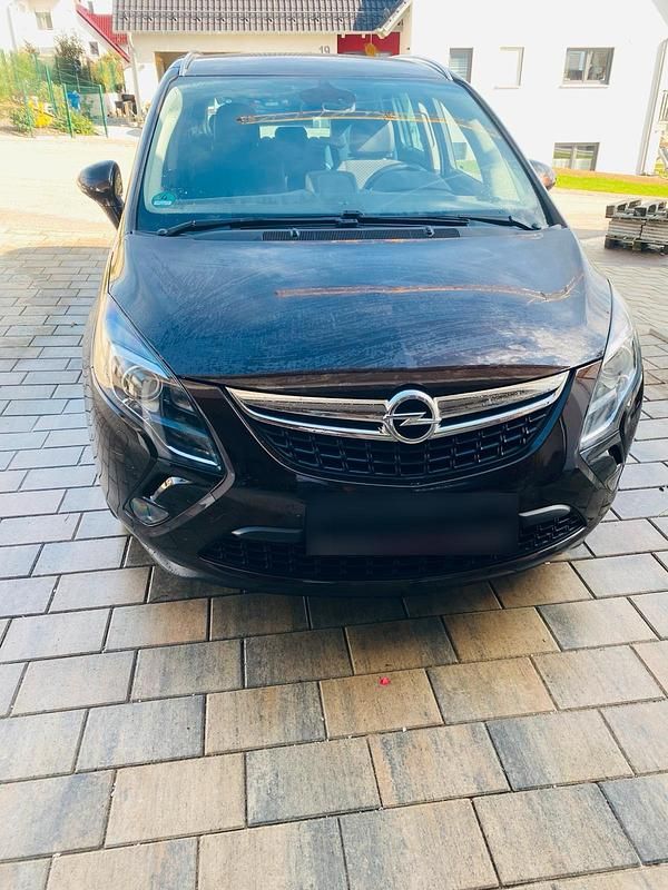 Gebraucht Opel Zafira 140 PS (102 kW) 2016 Braun Van / Kleinbus