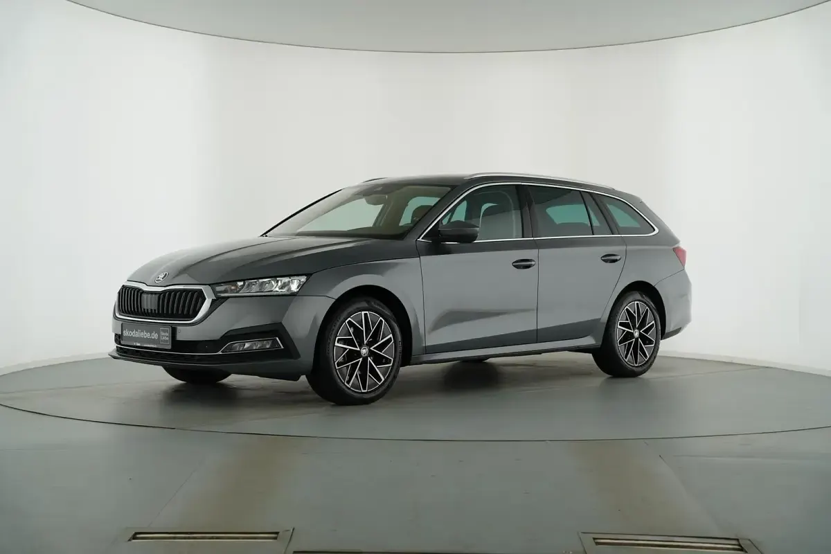 Gebraucht Skoda Octavia Style 190 PS (139 kW) 2024 Graphitegrau metallic Limousine