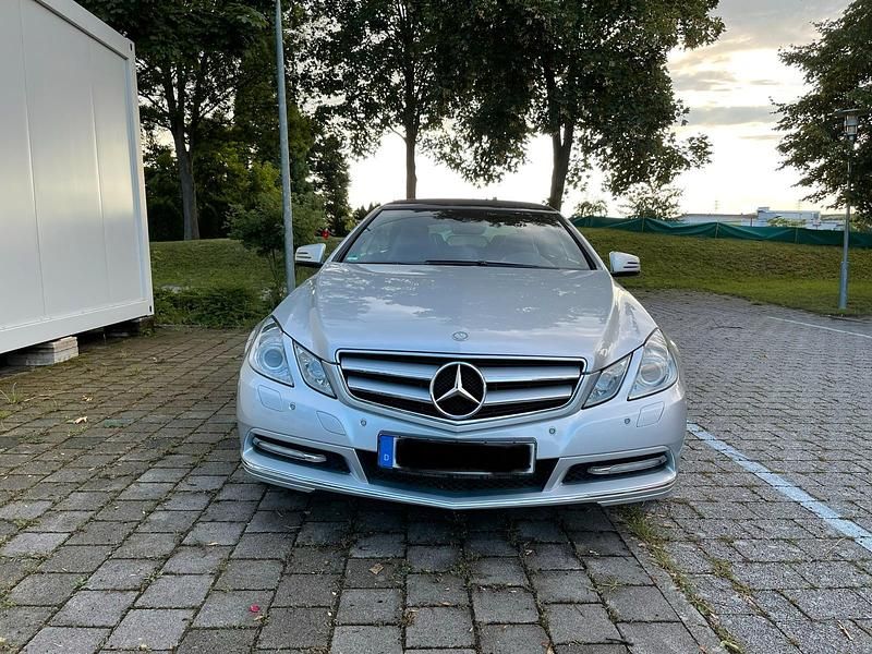 Gebraucht Mercedes E200 Avantgarde 184 PS (135 kW) 2011 Silber Cabrio