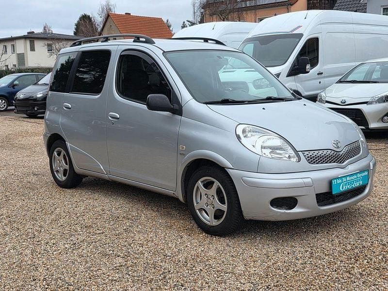 Gebraucht Toyota Yaris Verso 84 PS (61 kW) 2006 Silber Van / Kleinbus