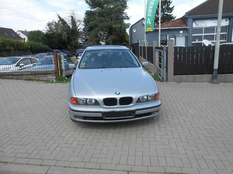 Gebraucht BMW 523 170 PS (125 kW) 1996 Silber Limousine