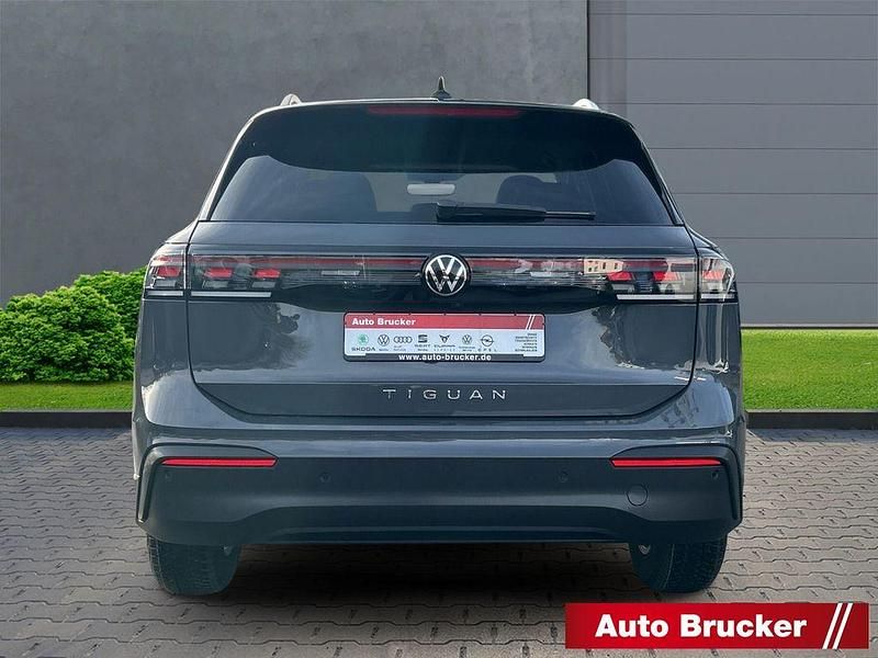 Neu VW Tiguan Life 150 PS (110 kW) 2026 Grau SUV