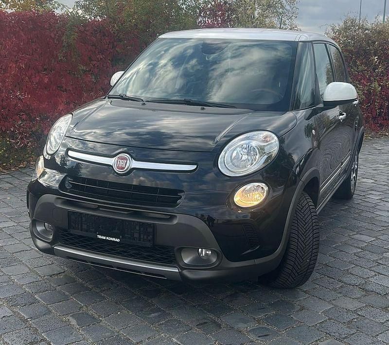 Schwarz Gebraucht 2017 Fiat 500L Cross Van / Kleinbus | 8.450 € (Fairer Preis) - Bild 1/4