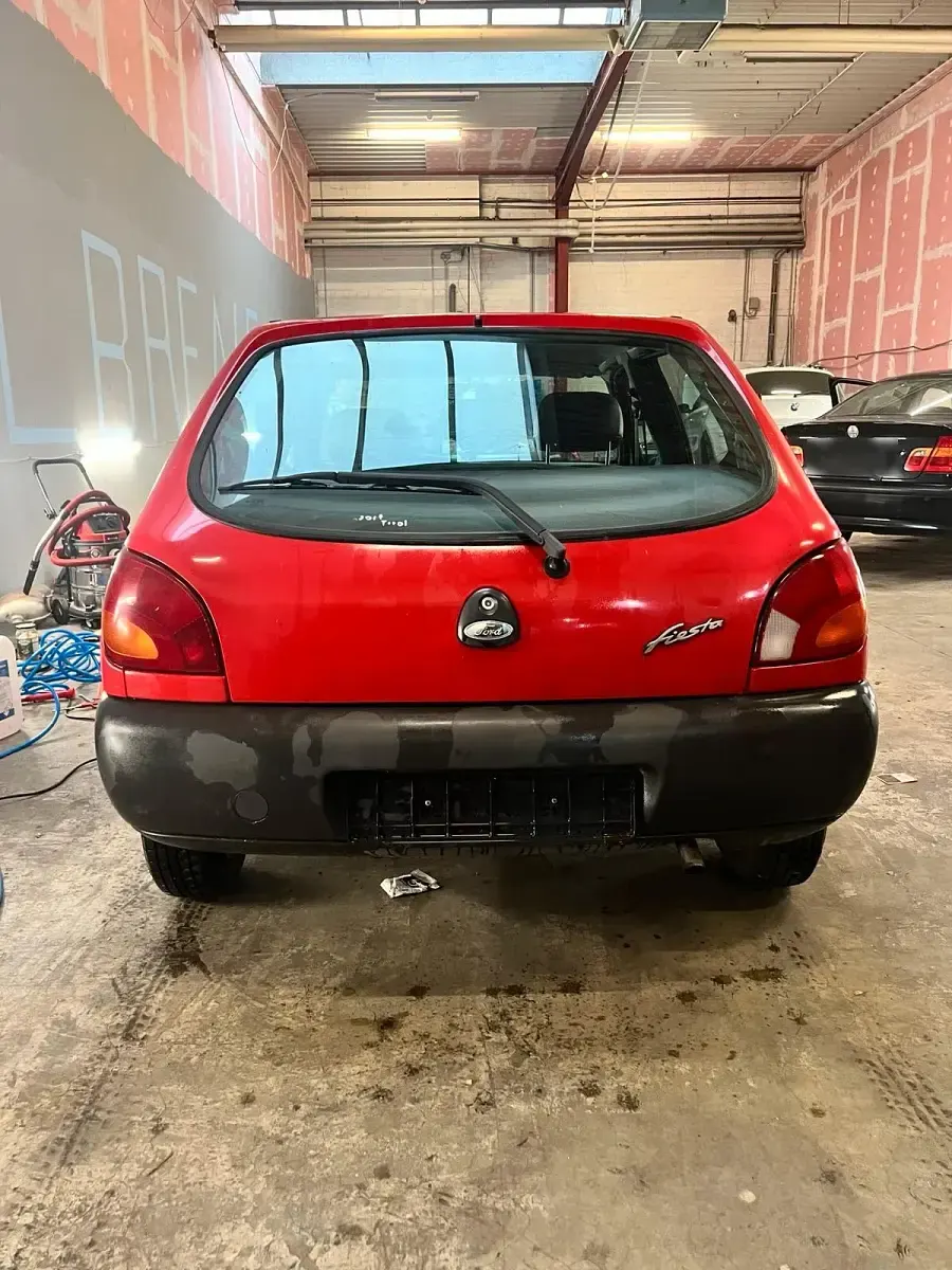 Gebraucht Ford Fiesta 57 PS (41 kW) 1999 Rot Kleinwagen