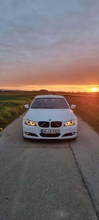 Gebraucht BMW 325 218 PS (160 kW) 2009 Weiß Limousine