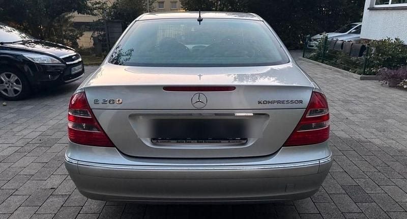 Gebraucht Mercedes E200 Elegance 163 PS (119 kW) 2002 Silber Limousine