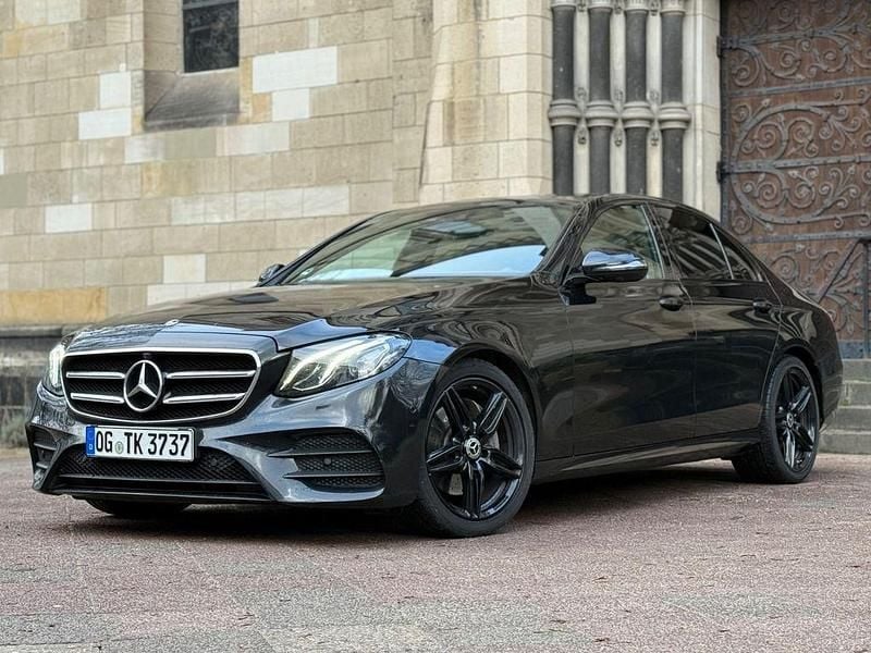 Schwarz Gebraucht 2019 Mercedes E220 AMG line Limousine | 21.990 € (Guter Preis) - Bild 1/4