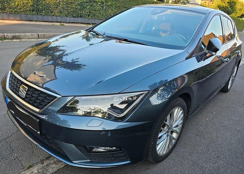 Grau Gebraucht 2020 Seat Leon Style Limousine | 11.490 € (Superpreis) - Bild 1/4