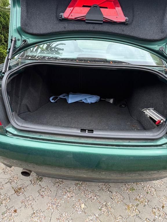 Second-hand Audi A4 101 CP (74 kW) 1997 Verde Berlinǎ