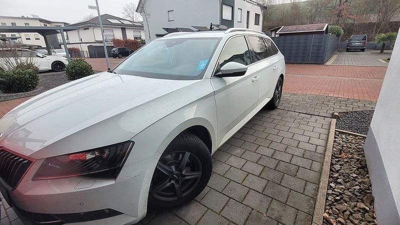 Gebraucht Skoda Superb 190 PS (139 kW) 2015 Weiß Limousine