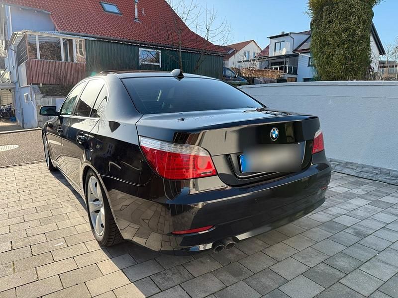 Gebraucht BMW 530 235 PS (172 kW) 2008 Schwarz Limousine